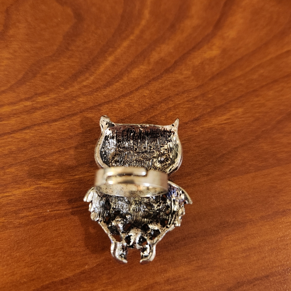 Silver Owl Heavy Metal Enamel Ring with Black and Green & Silver Rhinestones - Picture 4 of 4